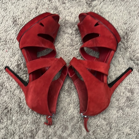 Sexy, strappy red heels - Picture 4 of 8